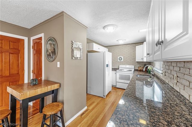 880 Markham Avenue, Cuyahoga Falls, OH 44221