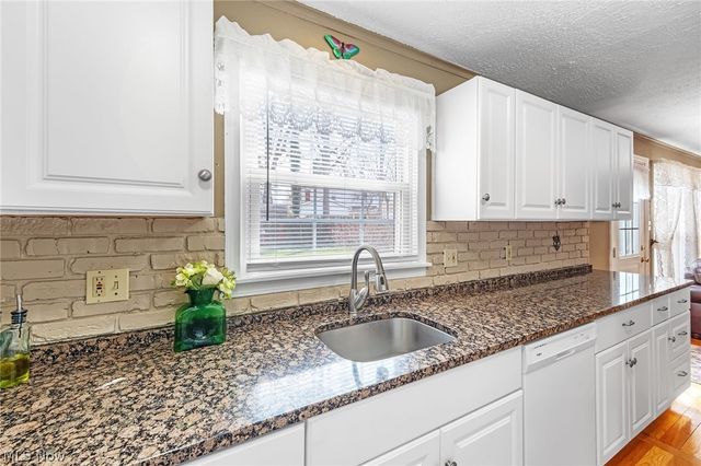 880 Markham Avenue, Cuyahoga Falls, OH 44221