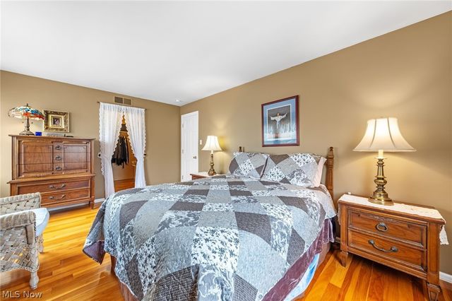880 Markham Avenue, Cuyahoga Falls, OH 44221