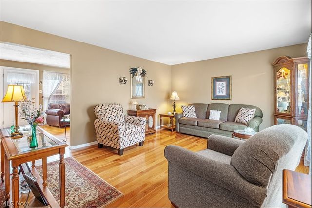 880 Markham Avenue, Cuyahoga Falls, OH 44221