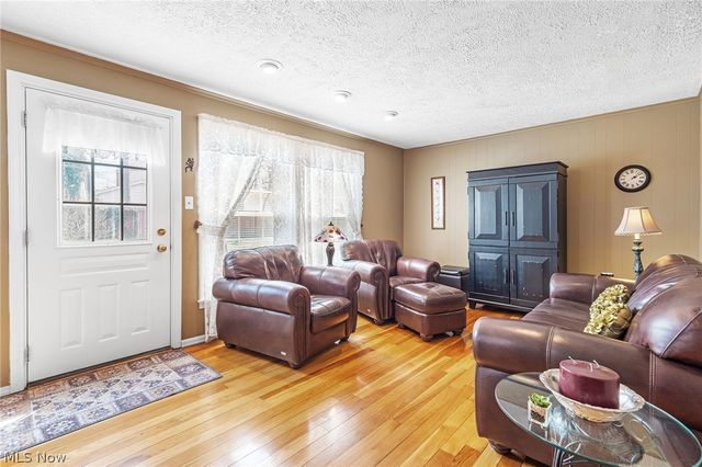 880 Markham Avenue, Cuyahoga Falls, OH 44221