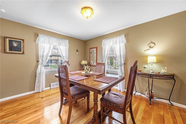 880 Markham Avenue, Cuyahoga Falls, OH 44221