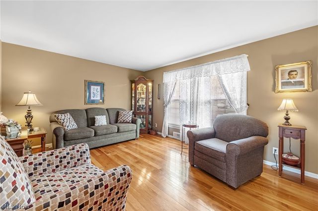880 Markham Avenue, Cuyahoga Falls, OH 44221