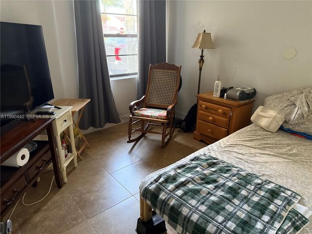 6360 NW 170th Ter, Hialeah, FL 33015