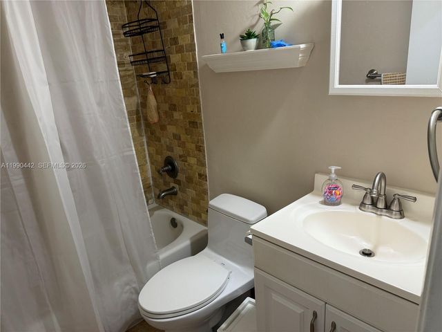 6360 NW 170th Ter, Hialeah, FL 33015