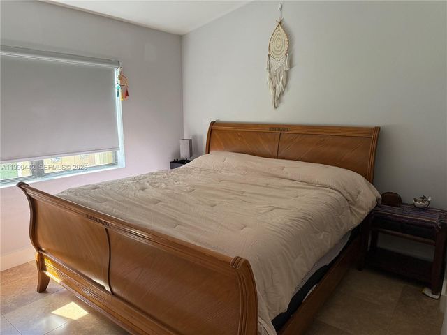 6360 NW 170th Ter, Hialeah, FL 33015