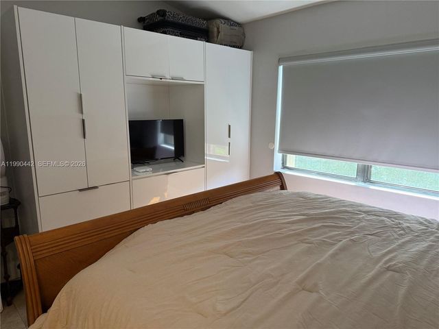 6360 NW 170th Ter, Hialeah, FL 33015