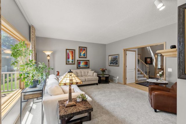 1503 Summit Shores W, Burnsville, MN 55306