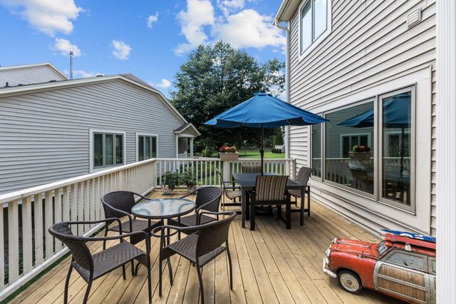 1503 Summit Shores W, Burnsville, MN 55306