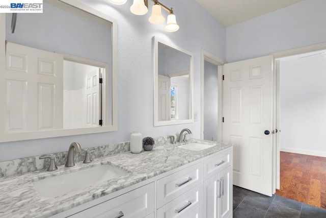 3400 Fallen Oak Dr, Modesto, CA 95355