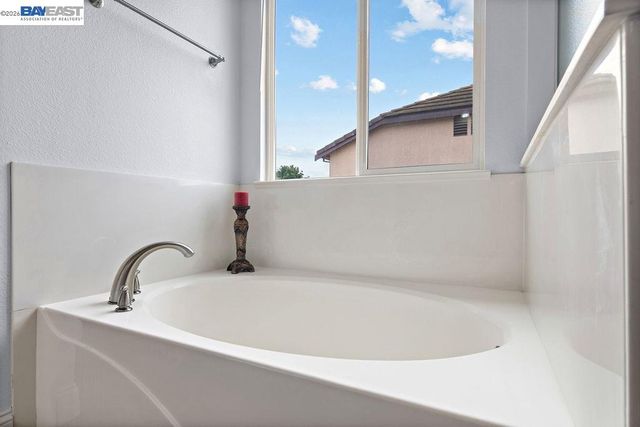 3400 Fallen Oak Dr, Modesto, CA 95355