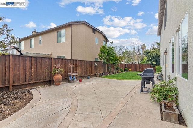 3400 Fallen Oak Dr, Modesto, CA 95355