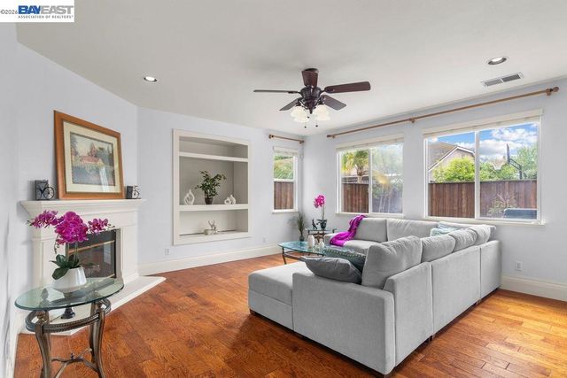 3400 Fallen Oak Dr, Modesto, CA 95355