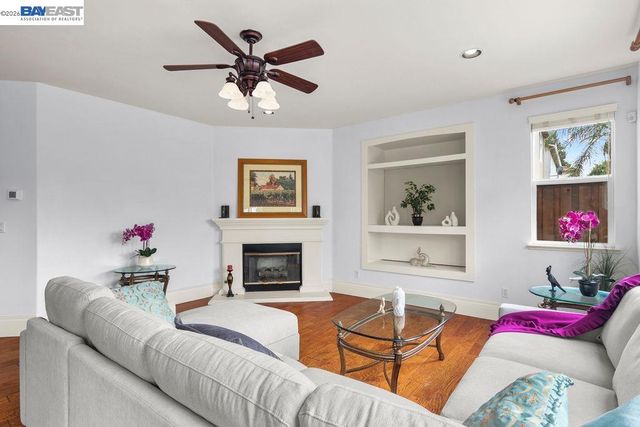 3400 Fallen Oak Dr, Modesto, CA 95355