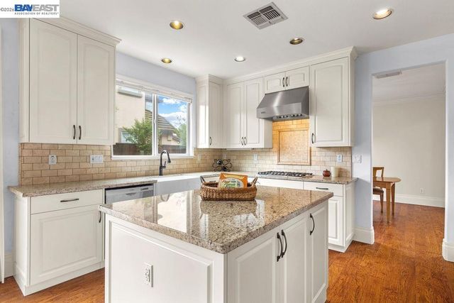 3400 Fallen Oak Dr, Modesto, CA 95355