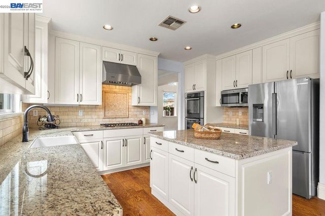 3400 Fallen Oak Dr, Modesto, CA 95355