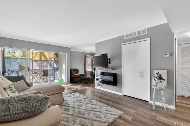 32989 Fargo Street 43, Livonia, MI 48152