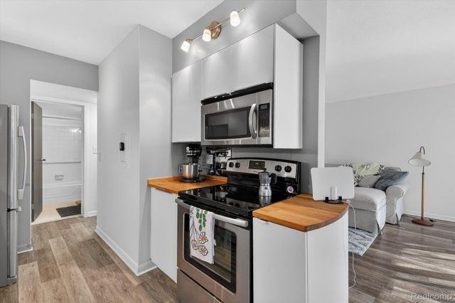 32989 Fargo Street 43, Livonia, MI 48152