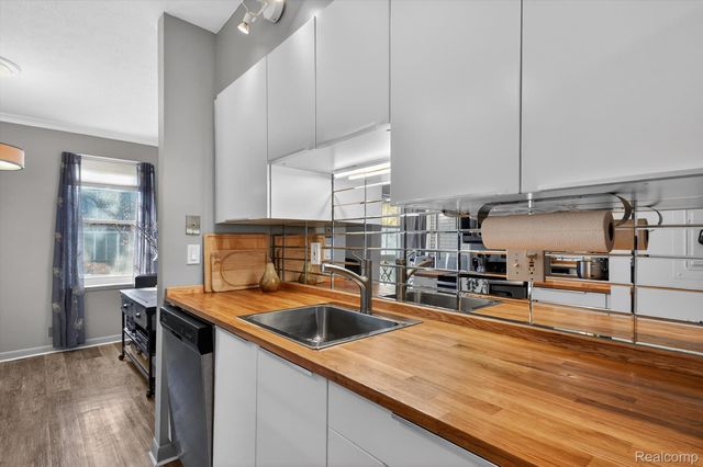 32989 Fargo Street 43, Livonia, MI 48152