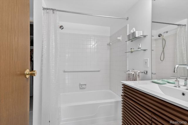 32989 Fargo Street 43, Livonia, MI 48152