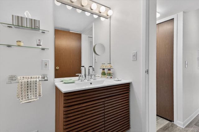 32989 Fargo Street 43, Livonia, MI 48152