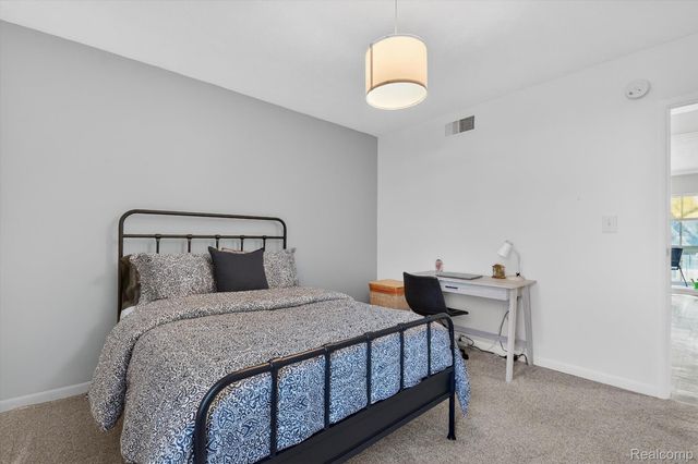 32989 Fargo Street 43, Livonia, MI 48152