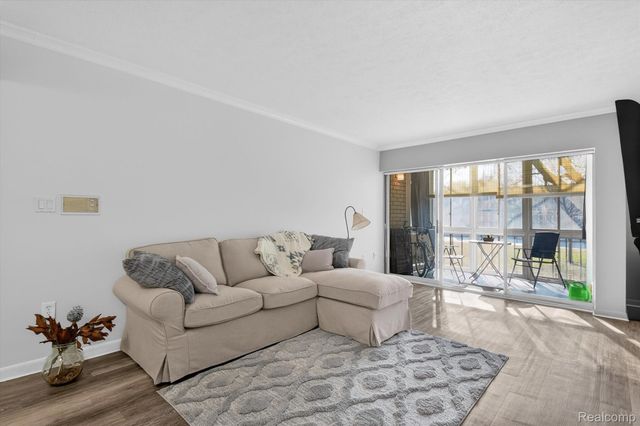 32989 Fargo Street 43, Livonia, MI 48152