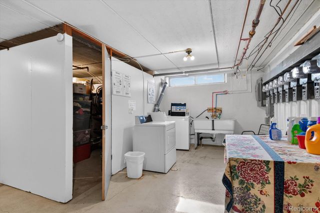 32989 Fargo Street 43, Livonia, MI 48152