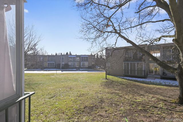 32989 Fargo Street 43, Livonia, MI 48152