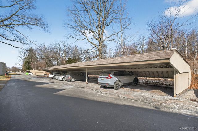 32989 Fargo Street 43, Livonia, MI 48152