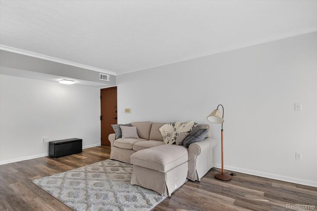 32989 Fargo Street 43, Livonia, MI 48152