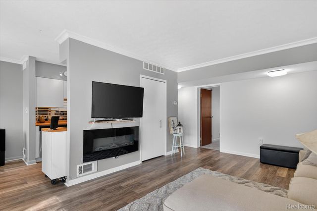 32989 Fargo Street 43, Livonia, MI 48152