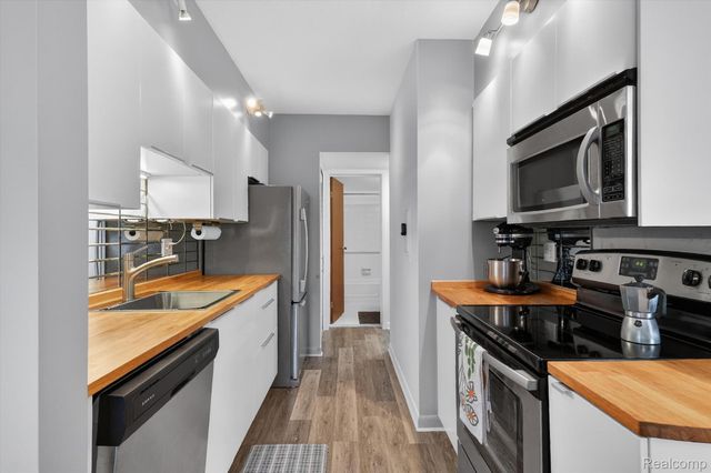 32989 Fargo Street 43, Livonia, MI 48152