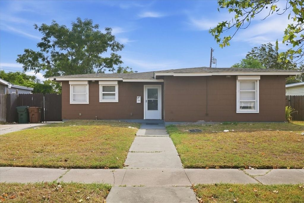 4022 Lowman St, Corpus Christi, TX 78411 — photo 2