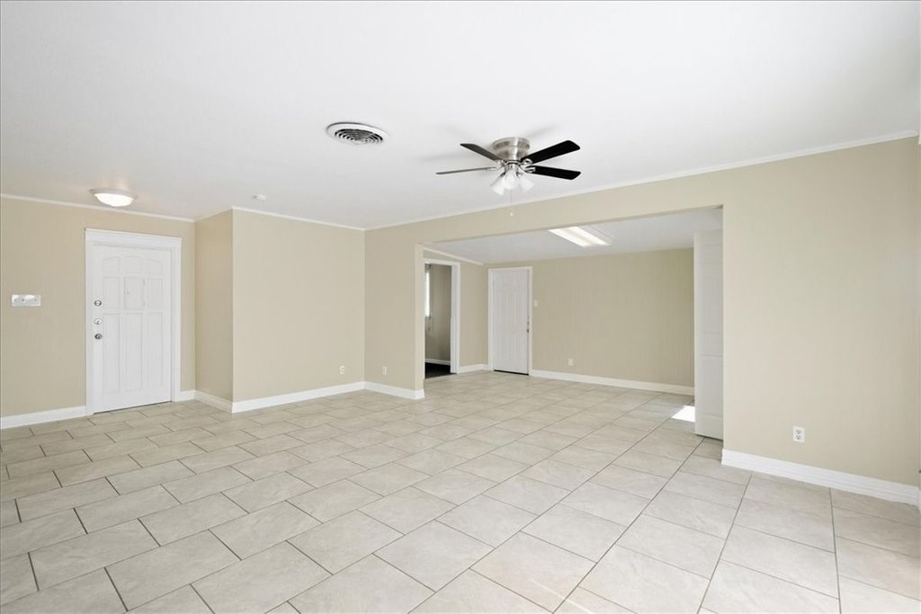 4022 Lowman St, Corpus Christi, TX 78411 — photo 4