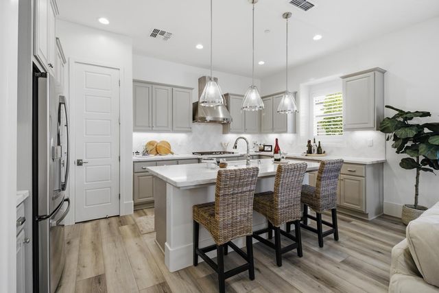 3304 Crocker Dr, Sacramento, CA 95818