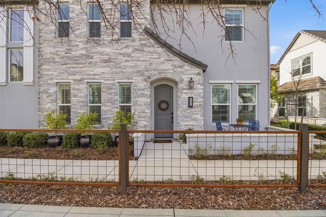 3304 Crocker Dr, Sacramento, CA 95818