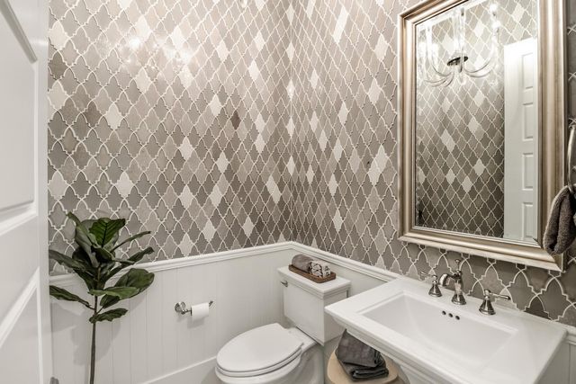 3304 Crocker Dr, Sacramento, CA 95818