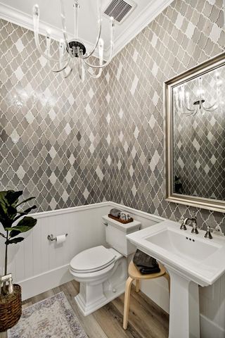 3304 Crocker Dr, Sacramento, CA 95818