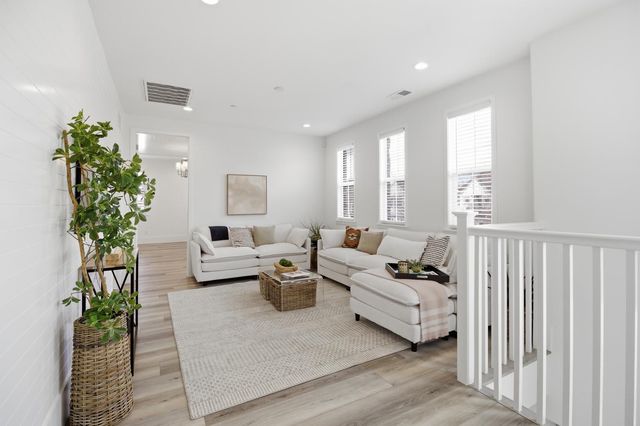 3304 Crocker Dr, Sacramento, CA 95818