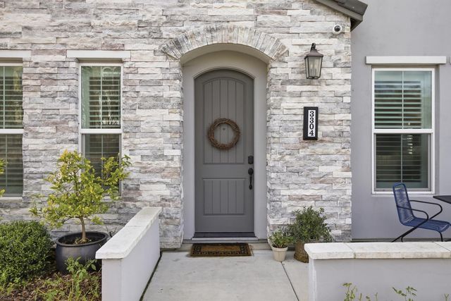 3304 Crocker Dr, Sacramento, CA 95818