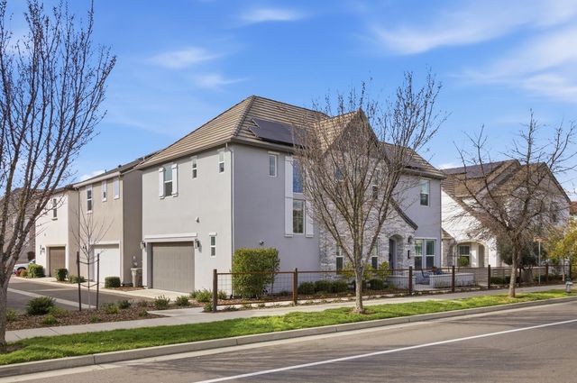 3304 Crocker Dr, Sacramento, CA 95818