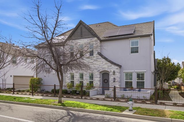 3304 Crocker Dr, Sacramento, CA 95818