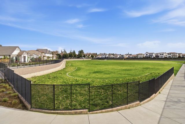 3304 Crocker Dr, Sacramento, CA 95818