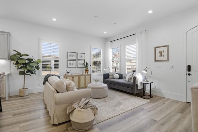 3304 Crocker Dr, Sacramento, CA 95818