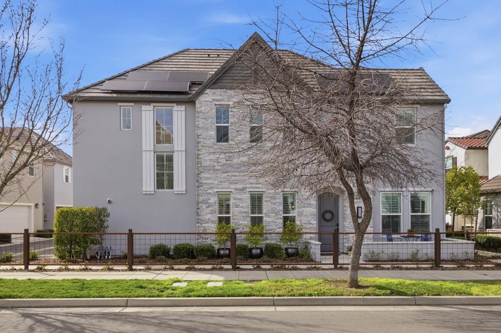 3304 Crocker Dr, Sacramento, CA 95818