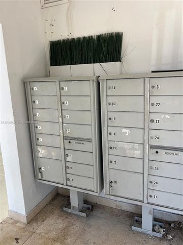 8080 Tatum Waterway Dr 3, Miami Beach, FL 33141