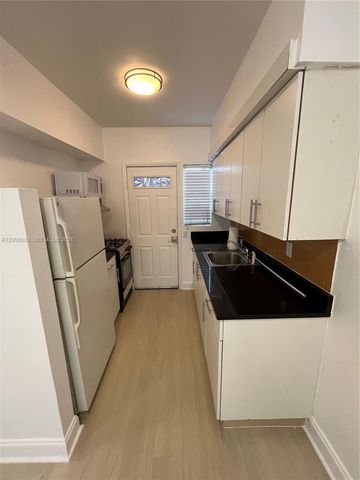 8080 Tatum Waterway Dr 3, Miami Beach, FL 33141