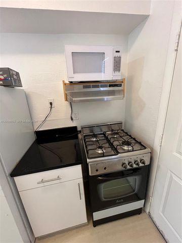 8080 Tatum Waterway Dr 3, Miami Beach, FL 33141