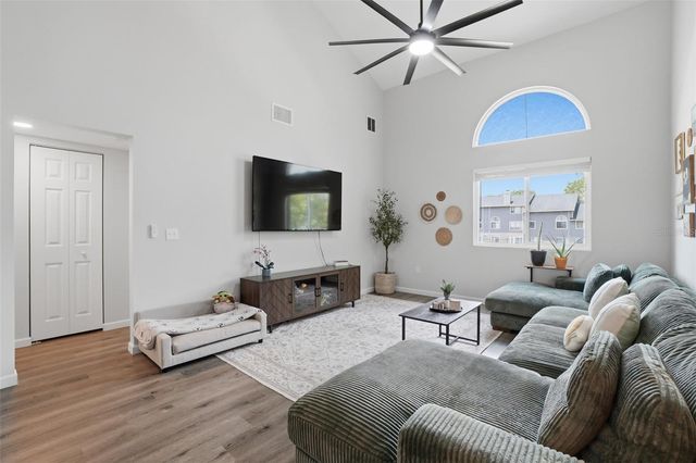 2264 GRENWICH AVENUE 2264, Orlando, FL 32817